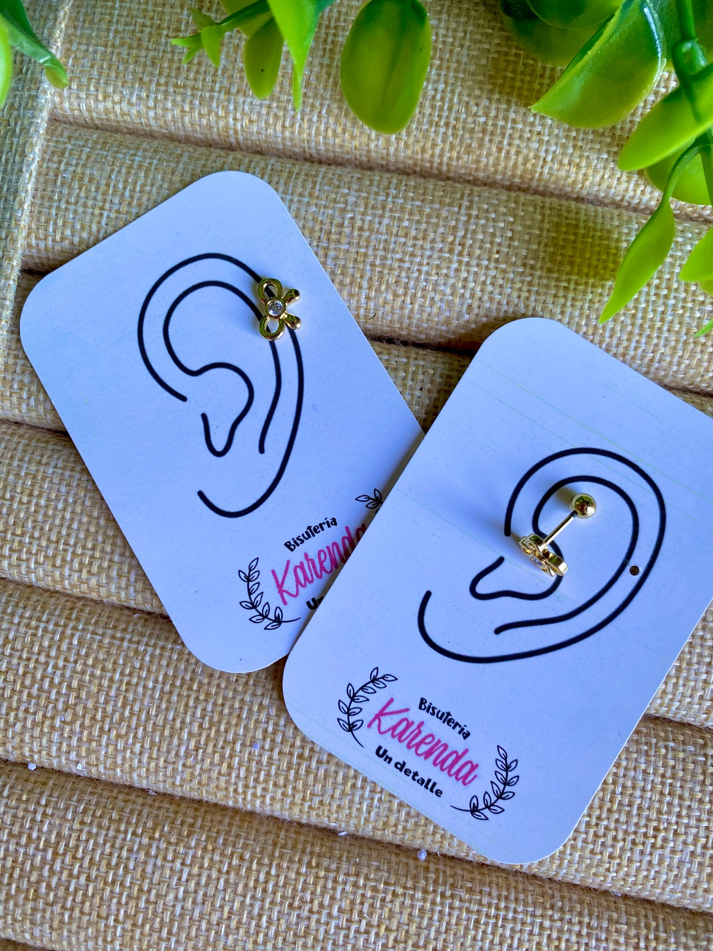 KD010378- Arete Piercing con Forma y detalle de Cristal