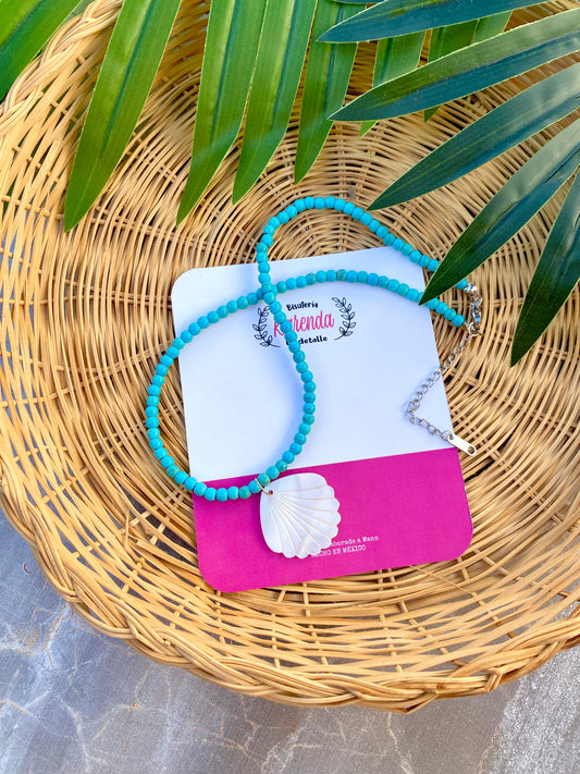 KD050830- Collar de Concha con cuentas de Pasta Mini Azules