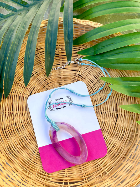 KD050825- Collar de Hilo con Dije Ovalo