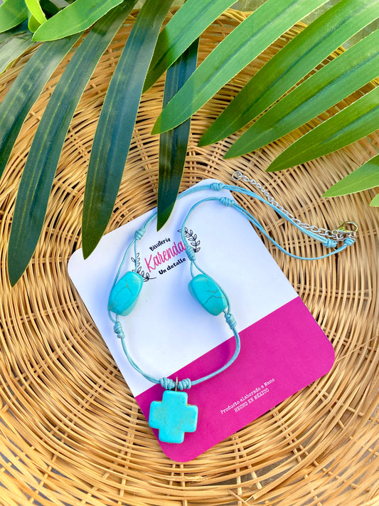 KD050827- Collar de Hilo con Dije Cruz