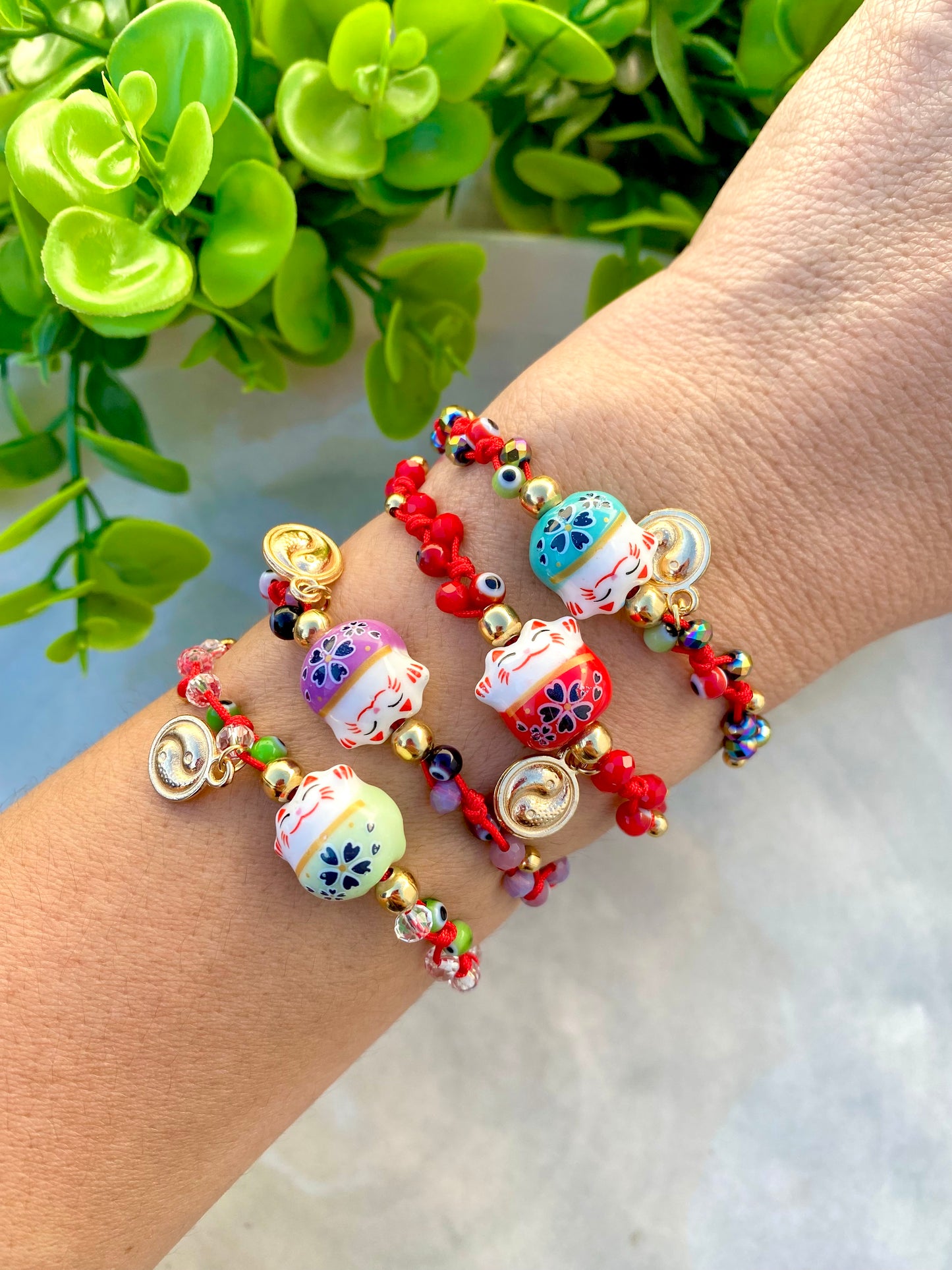 KD090808- Pulsera Maneki Neko con Dije Yin Yang