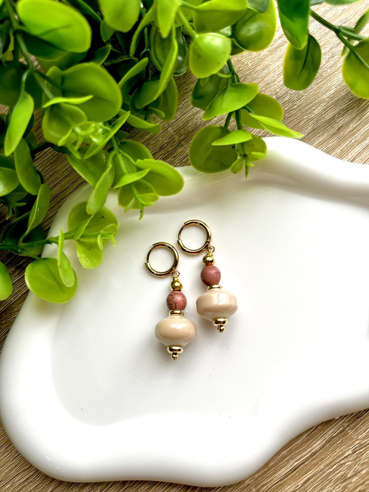 KD010457- Aretes Huggies Medianos de Multi Materiales