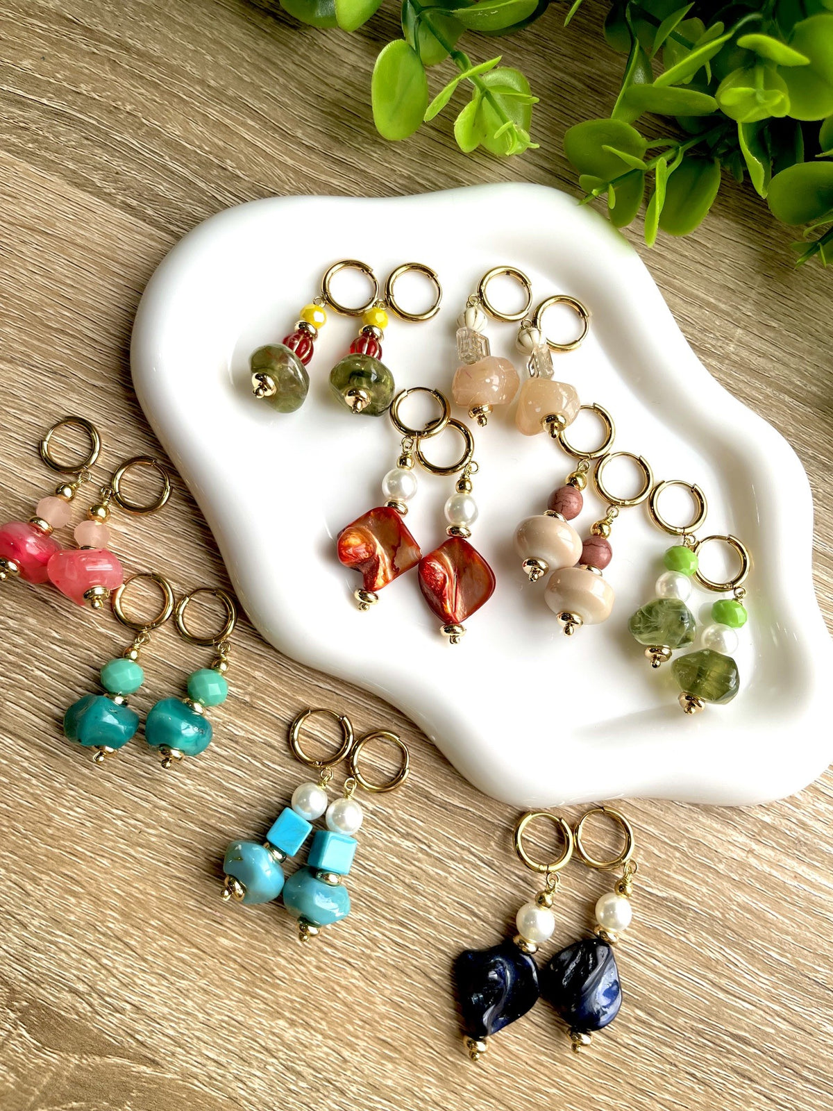 KD010457- Aretes Huggies Medianos de Multi Materiales