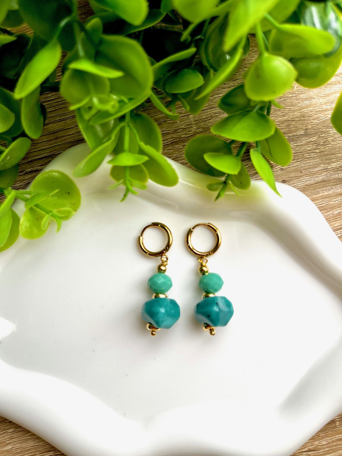KD010457- Aretes Huggies Medianos de Multi Materiales