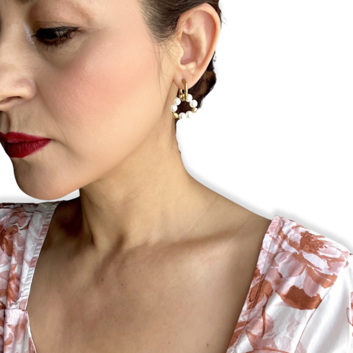KD010460- Aretes Huggies con Circulo de Perlas 2 en 1