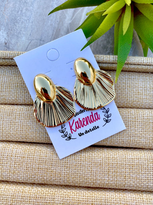 KD010414A- Aretes Forma Flor de un Pétalo.
