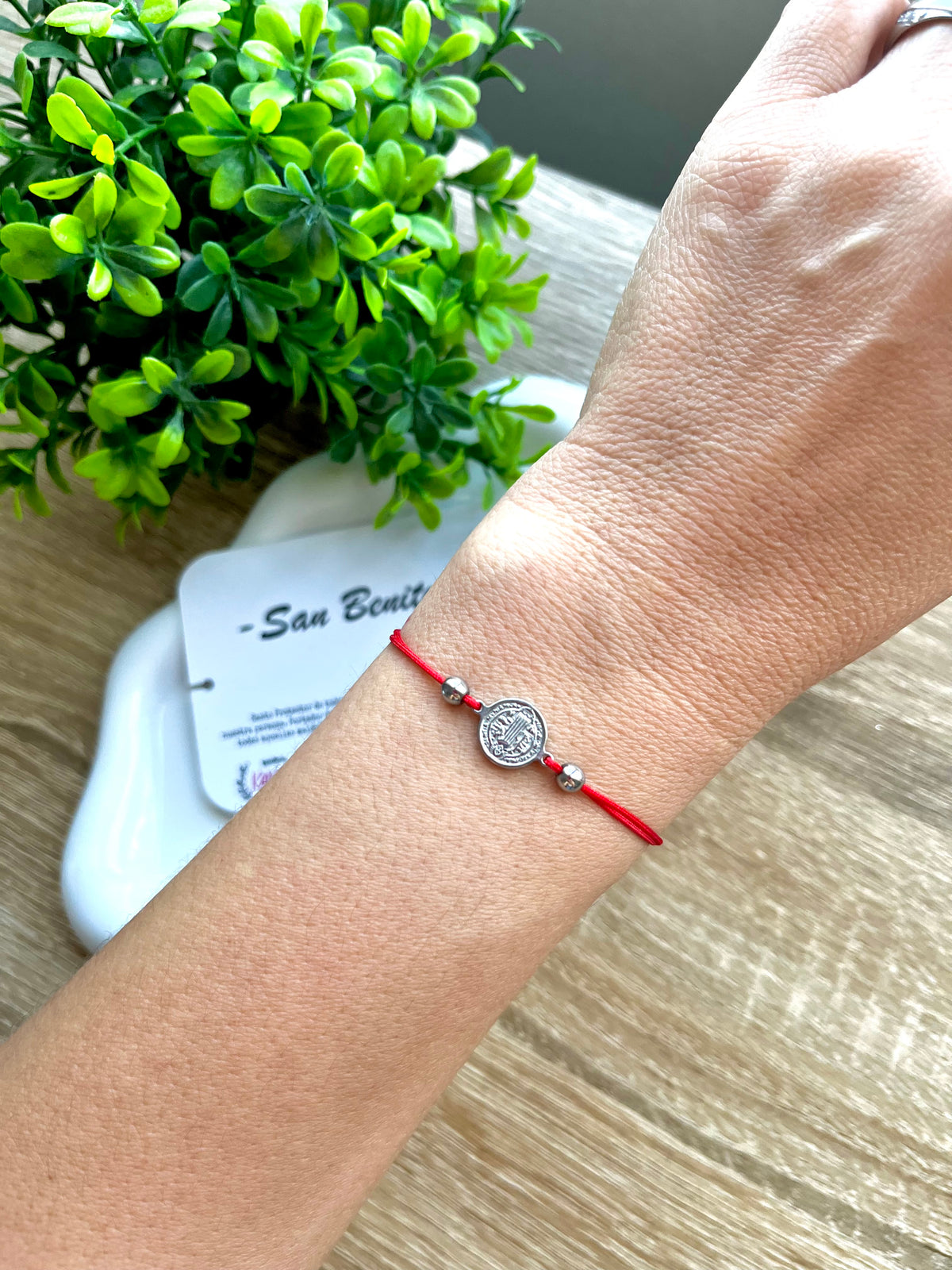 KD090861- Pulsera Roja de Protección de San Benito