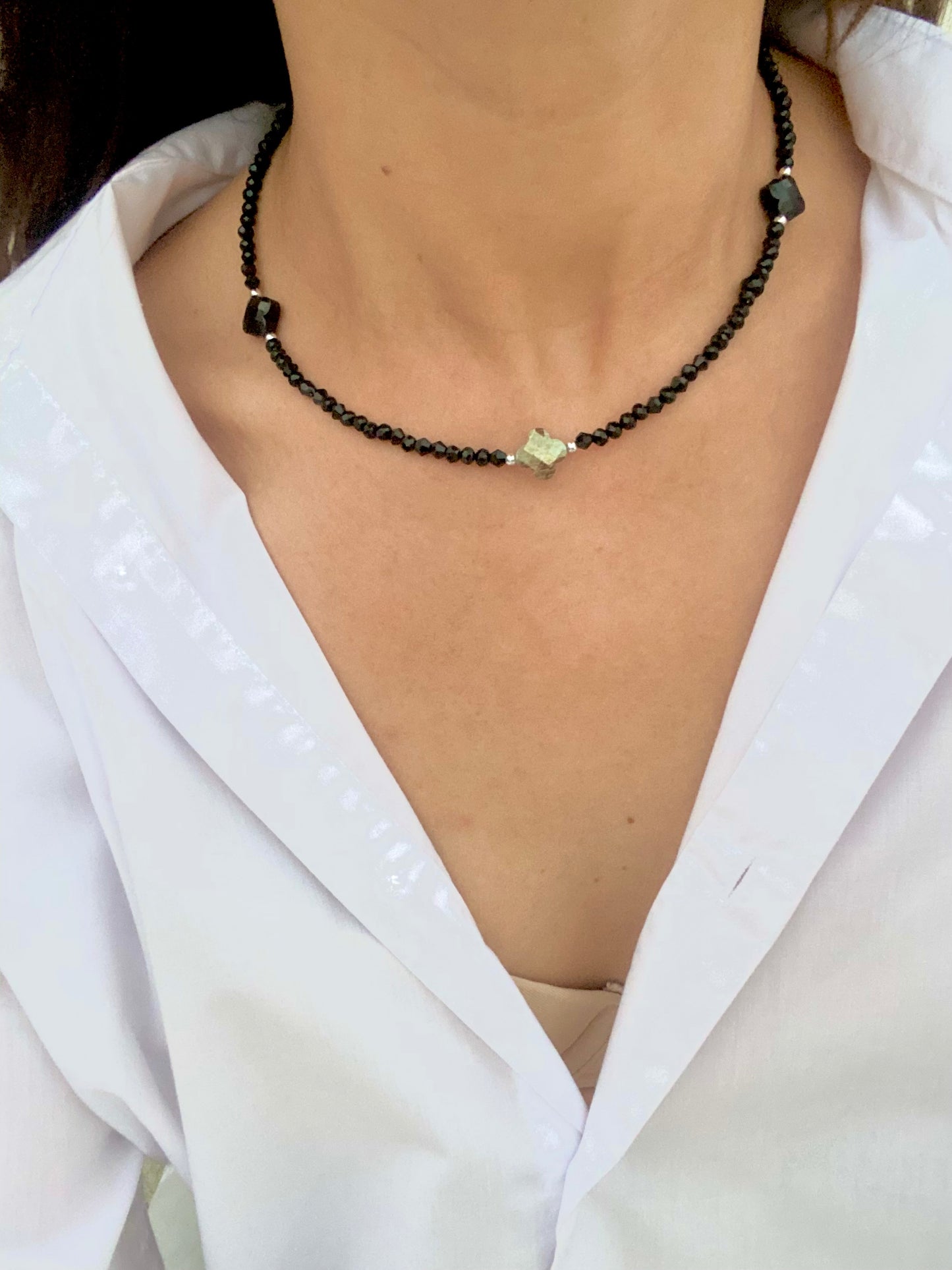 KD050778- Gargantilla de Trébol con Cristales.