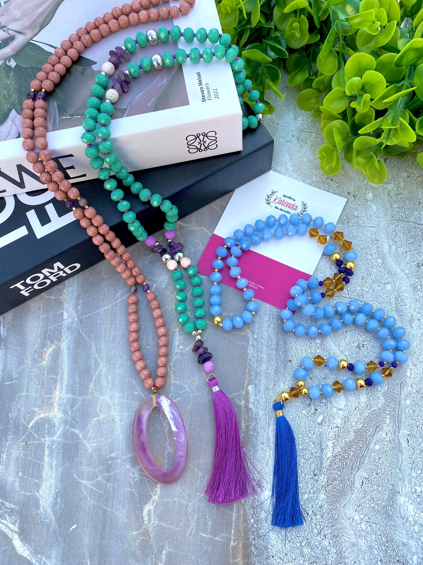 KD050782- Collar Largo con Cristales y Piedras