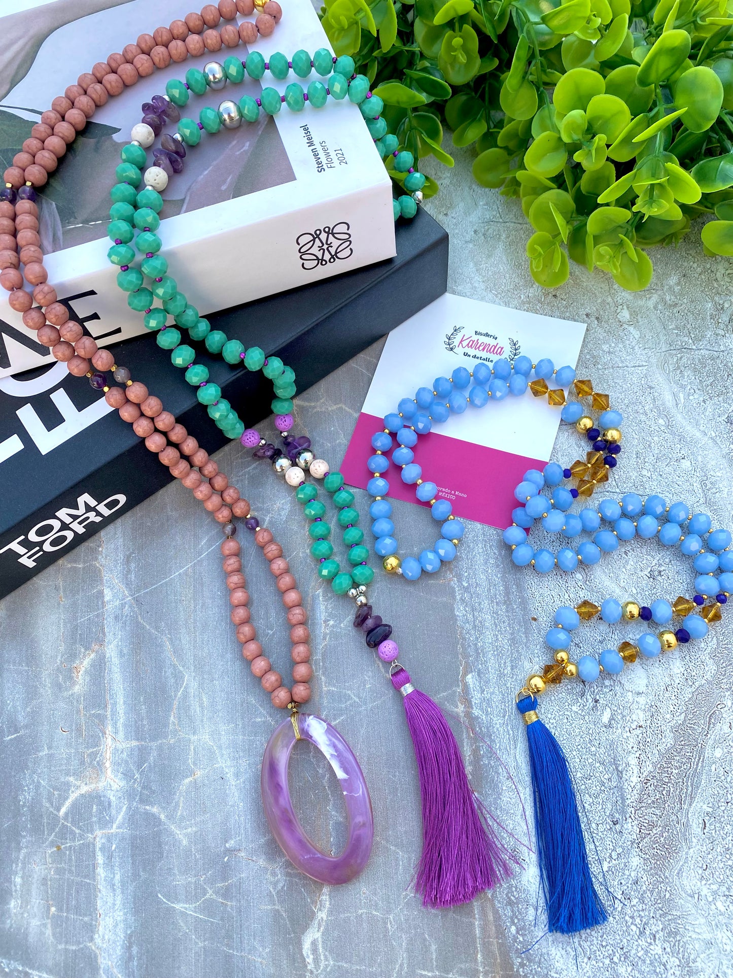 KD050782- Collar Largo con Cristales y Piedras