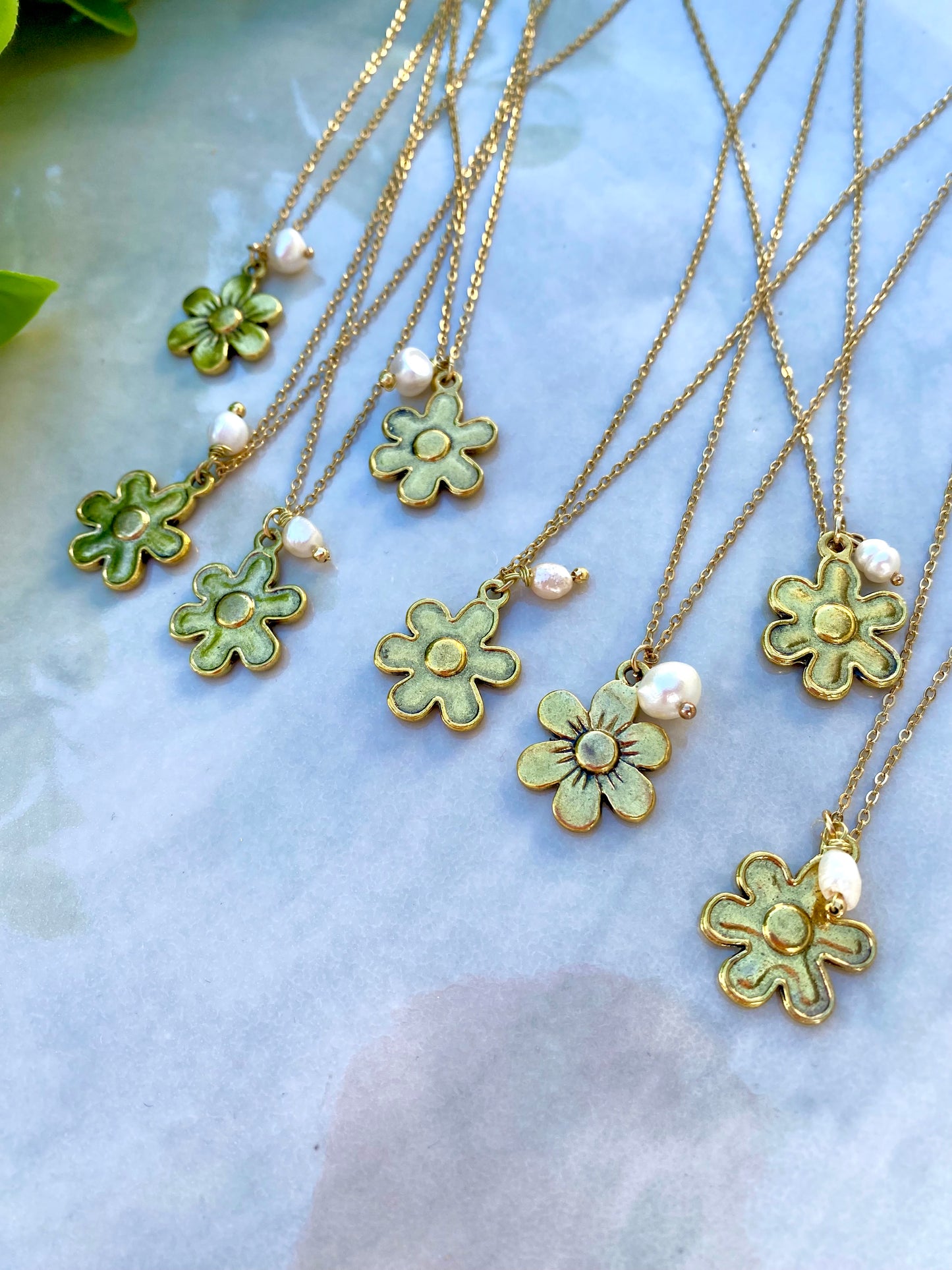 KD050800- Collar de cadena con Dije de Flor y Perla