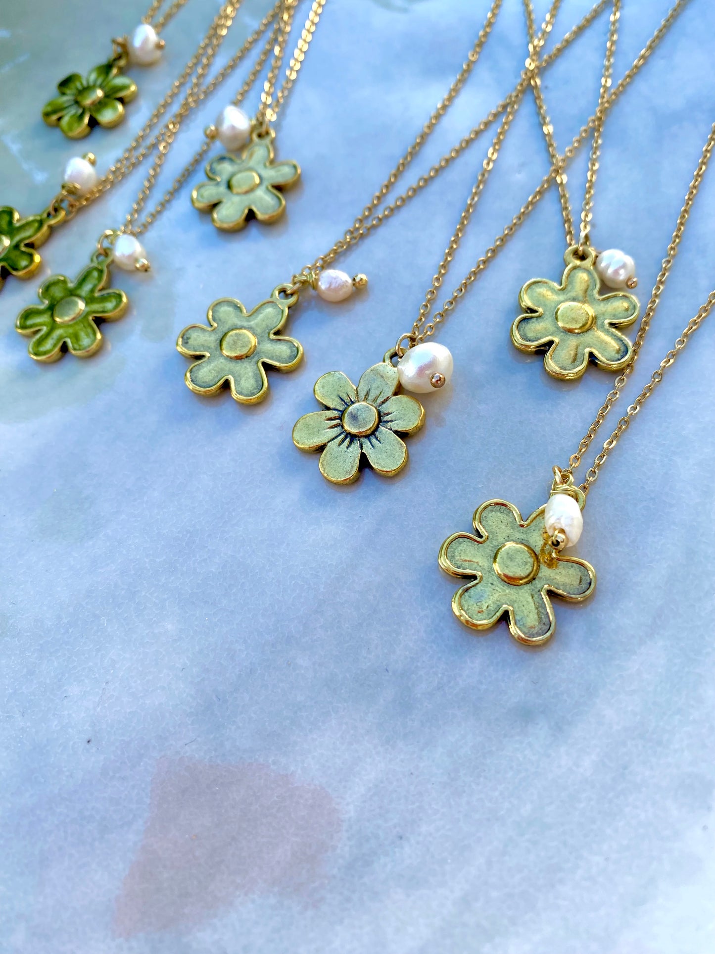 KD050800- Collar de cadena con Dije de Flor y Perla