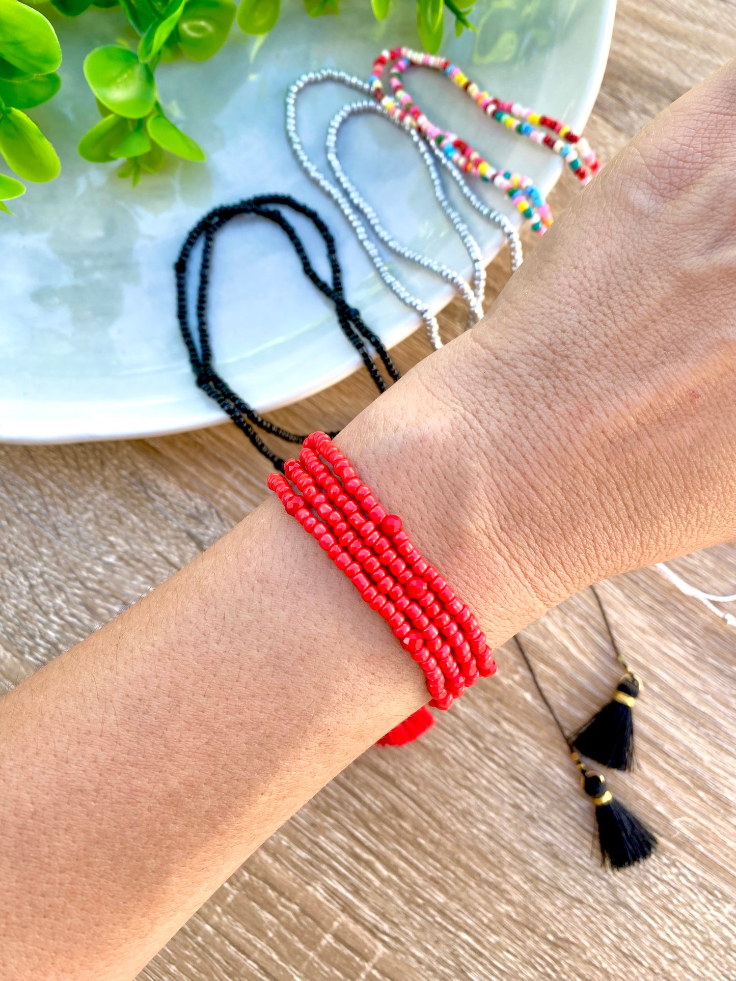 KD050796-9- Collar/Pulsera de Chaquira con Borlas