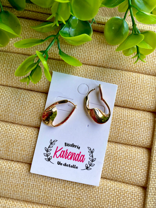 KD010451E- Aretes Huggies estilo torcido