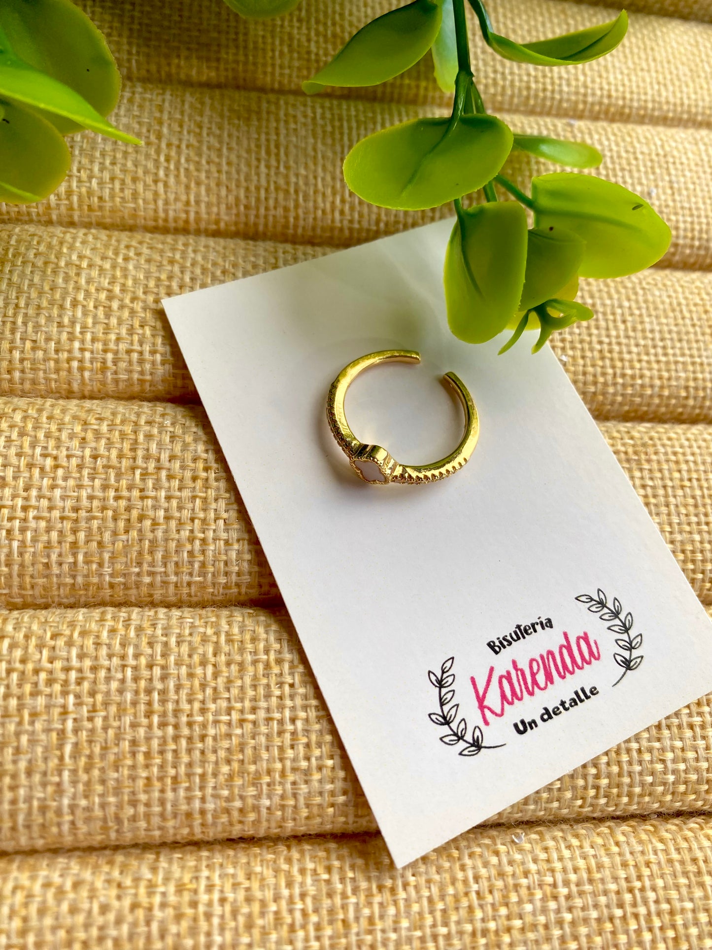 KD020126- Anillo ajustable con detalles de zirconia y madre perla