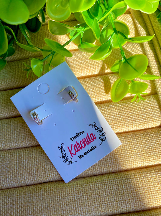 KD010445- Aretes Huggies Mini con dos Lineas de Cristales