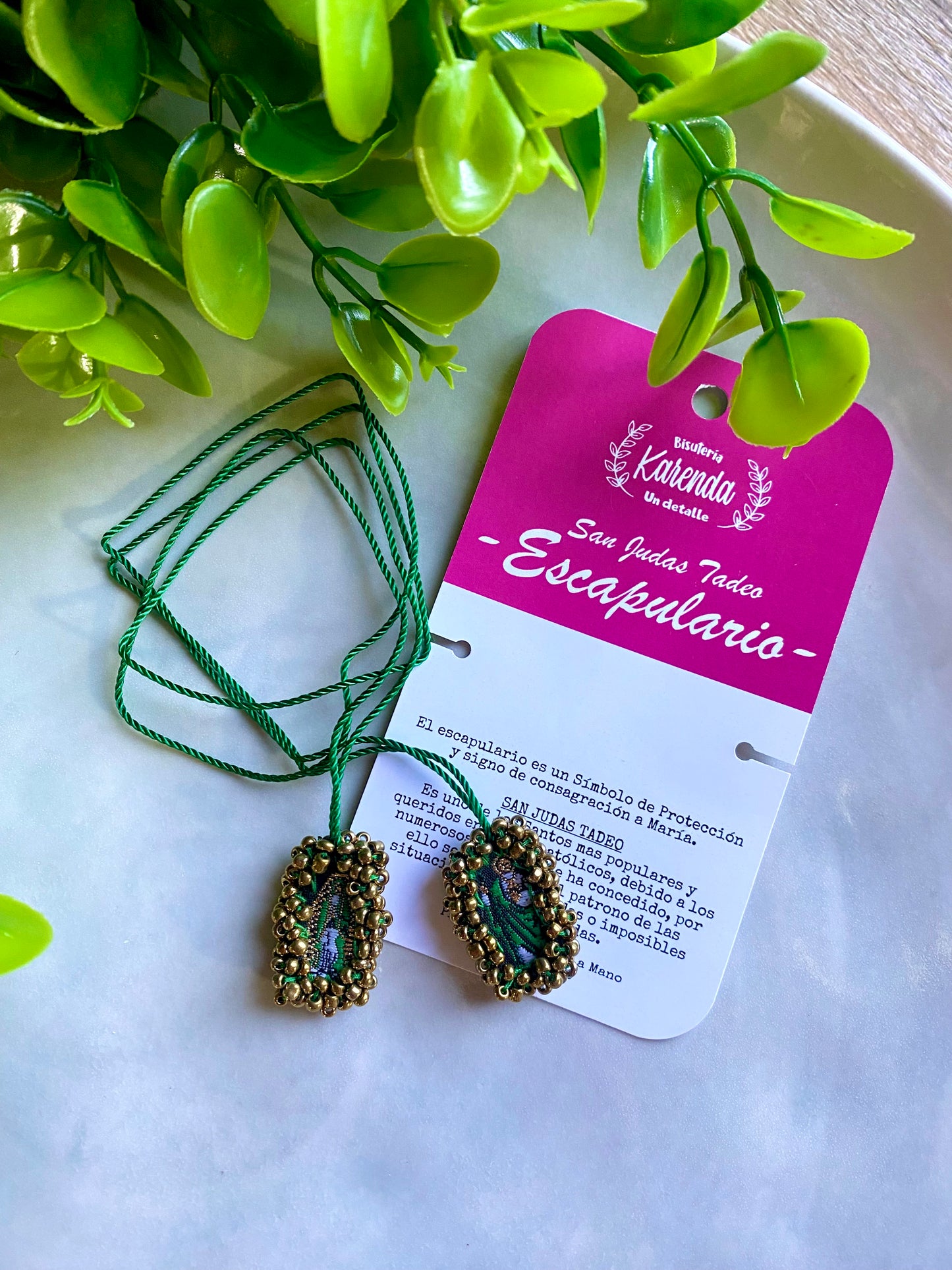 KD230078- Escapulario Mini de San Judas Tadeo con Bordado de Chaquira Dorada