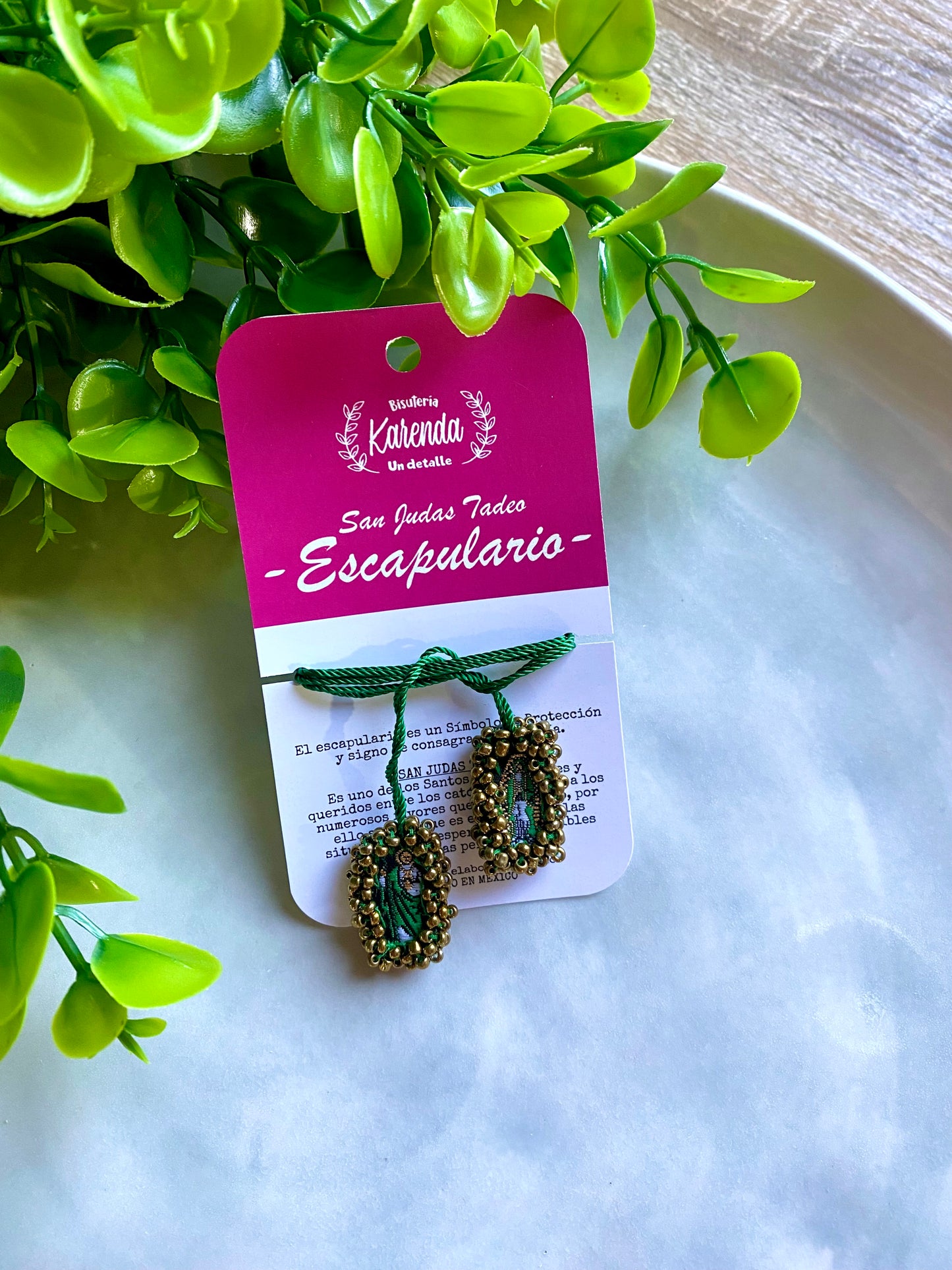 KD230078- Escapulario Mini de San Judas Tadeo con Bordado de Chaquira Dorada