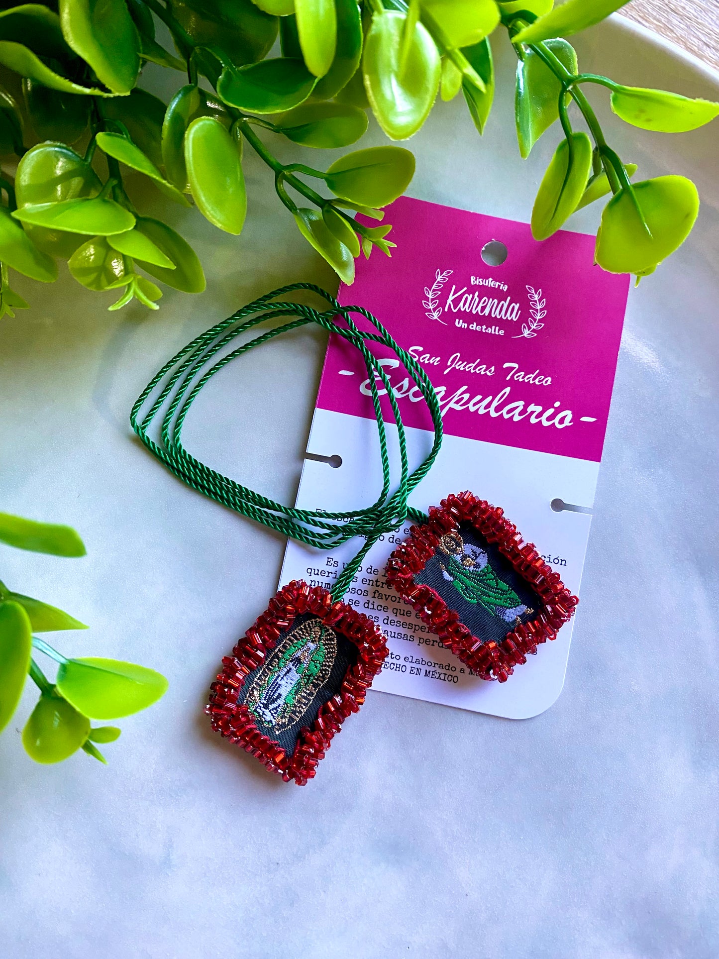 KD230079- Escapulario San Judas Tadeo con Canutillo Rojo