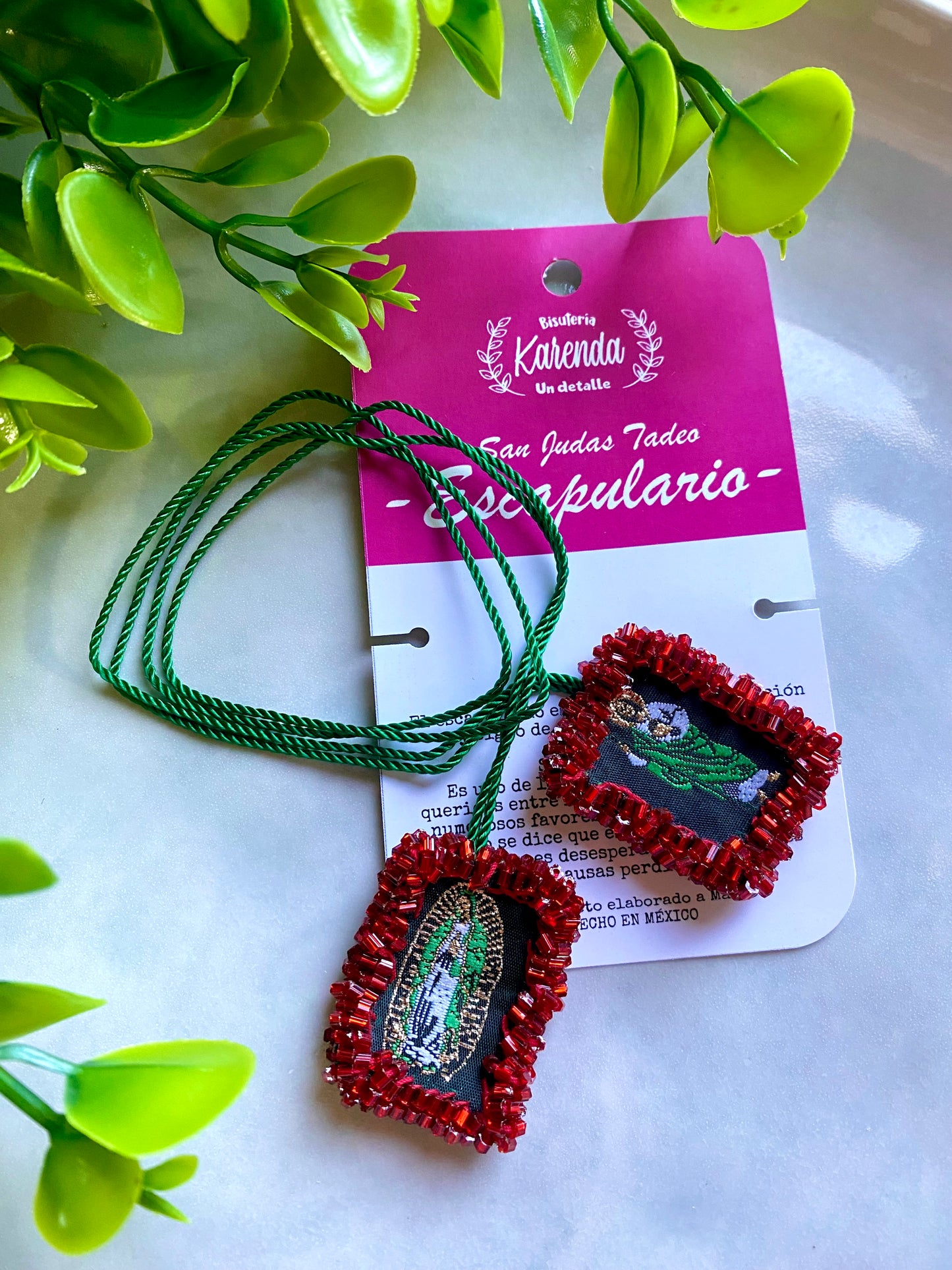 KD230079- Escapulario San Judas Tadeo con Canutillo Rojo