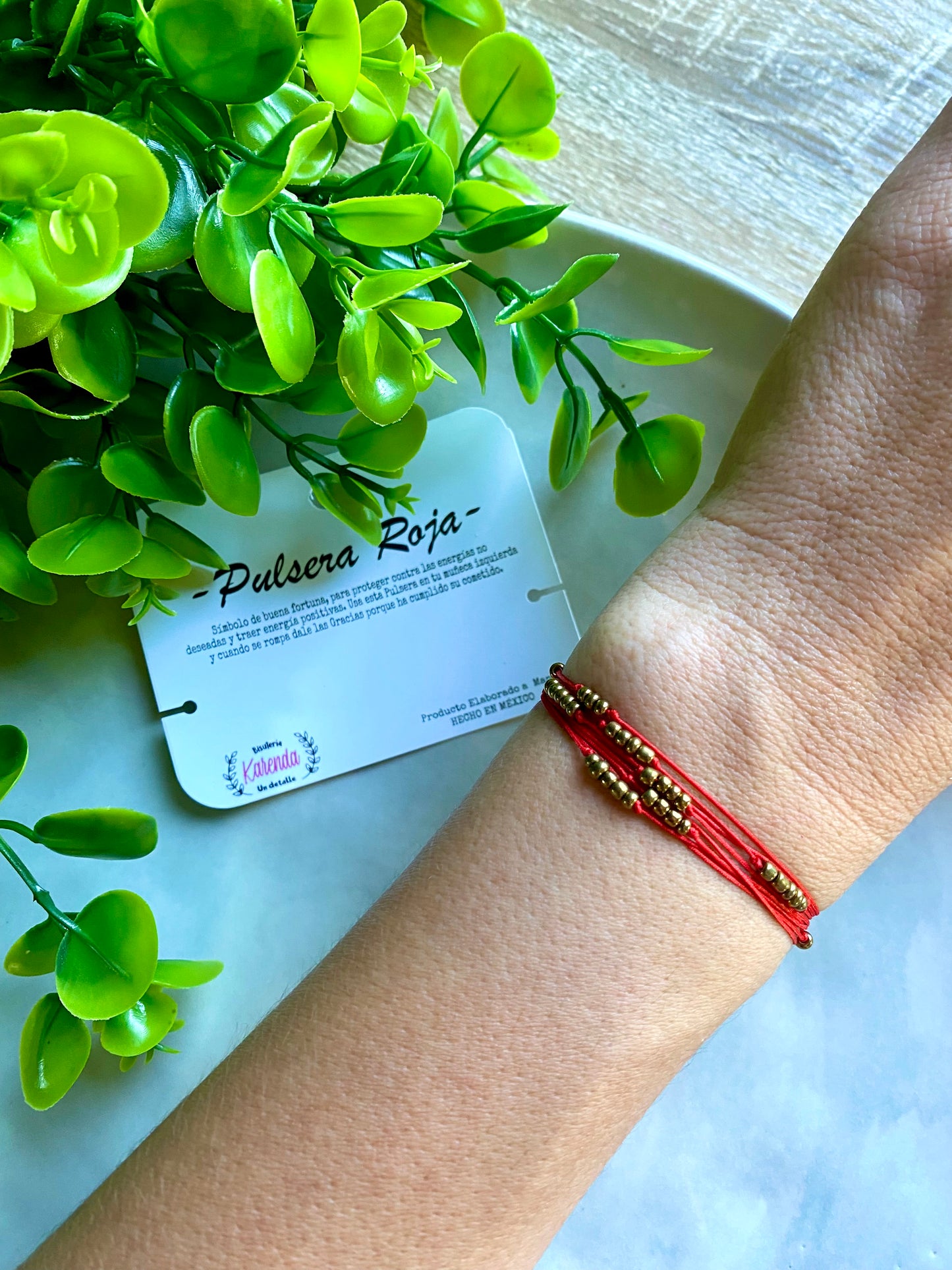 KD090602- Pulsera Roja de Protección enrollable con Chaquira