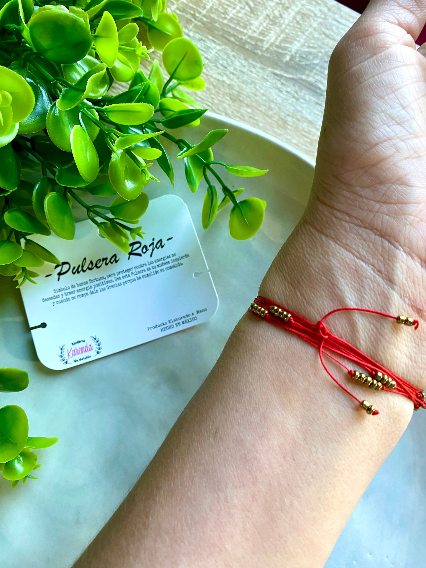 KD090602- Pulsera Roja de Protección enrollable con Chaquira