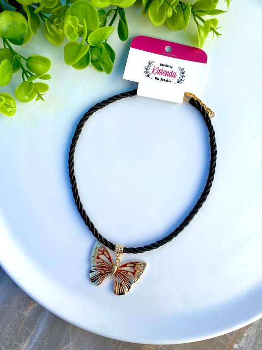 KD050813- Collar de Cuerda con dije Mariposa