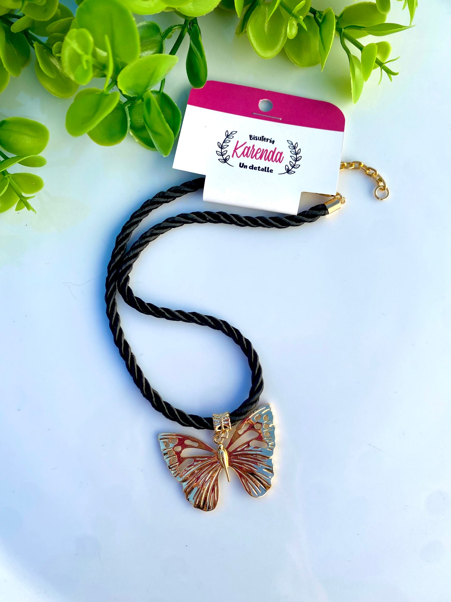 KD050813- Collar de Cuerda con dije Mariposa