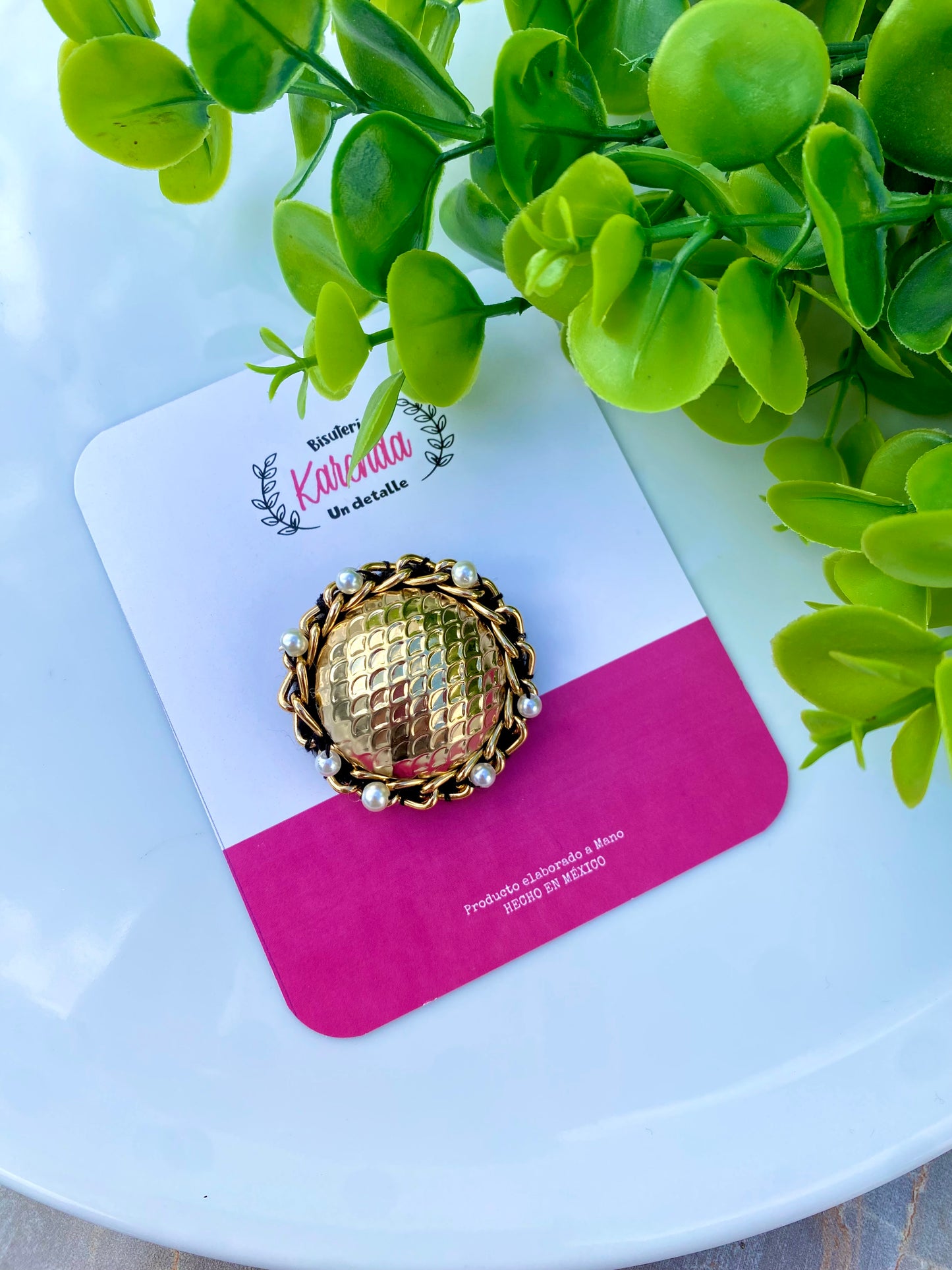 KD210022- Broche Bolsa con Perlas y Cadena