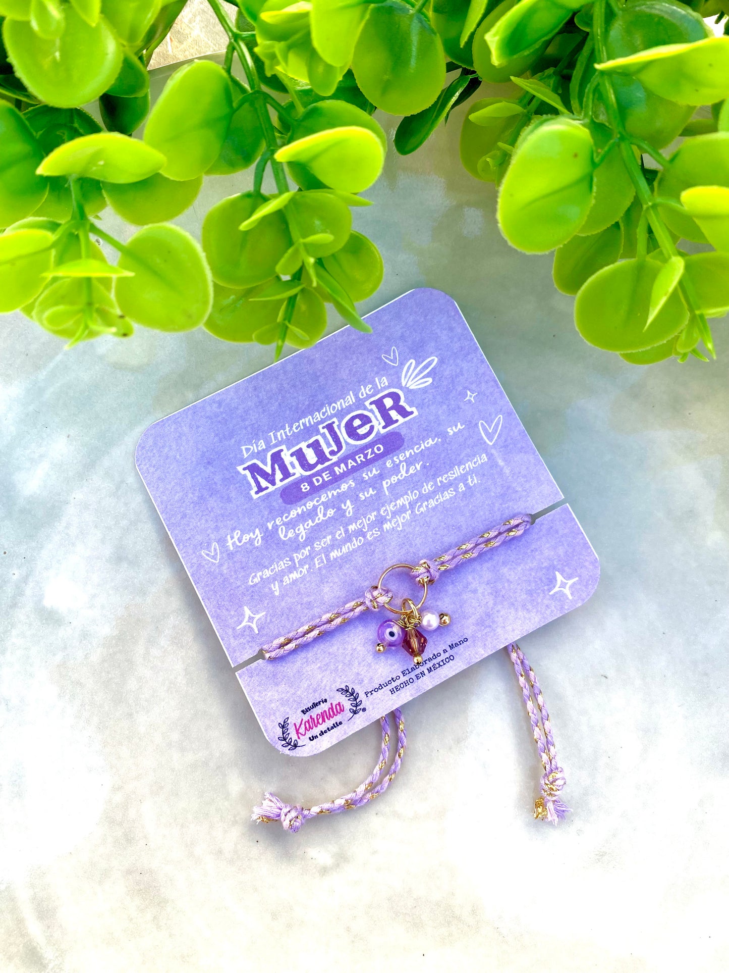 KD090801- Pulsera Aro con Dijes y Tarjeta con tema Día de la Mujer.