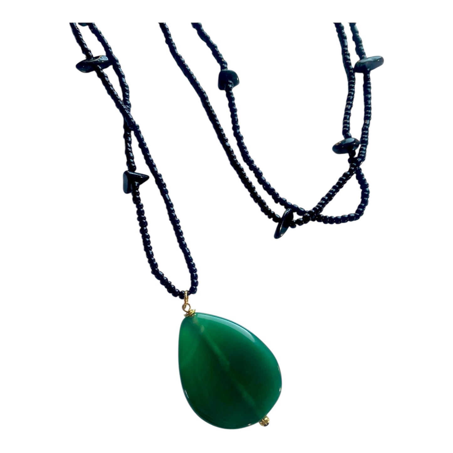 KD050803-4- Collar enrollable de Chaquira  color Negro con Dije Ágata