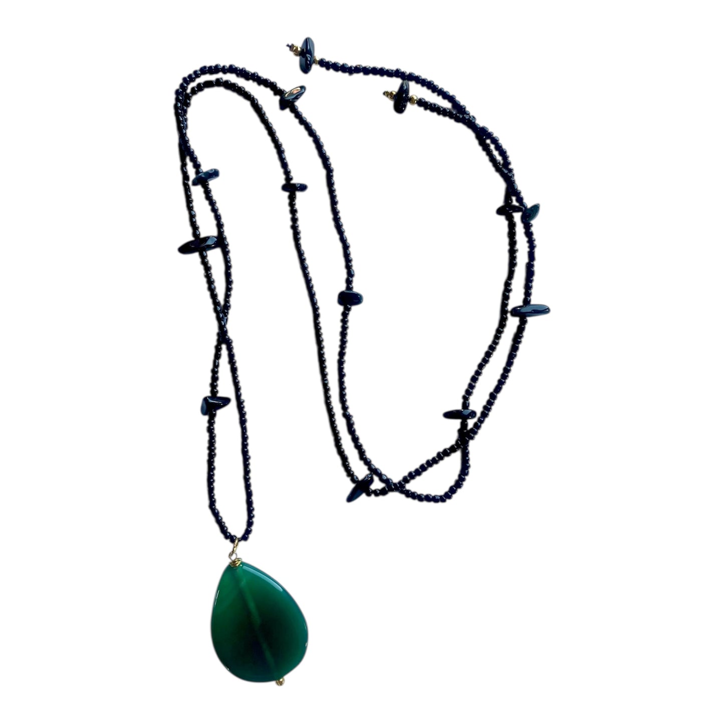 KD050803-4- Collar enrollable de Chaquira  color Negro con Dije Ágata