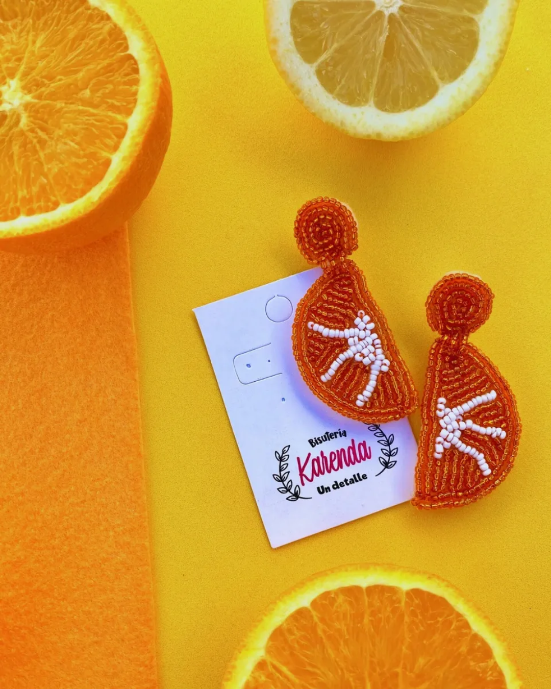 KD010410- Aretes Bordados con Chaquira de Forma Citricos