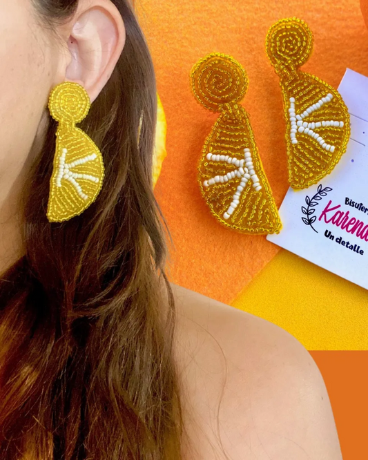 KD010410- Aretes Bordados con Chaquira de Forma Citricos