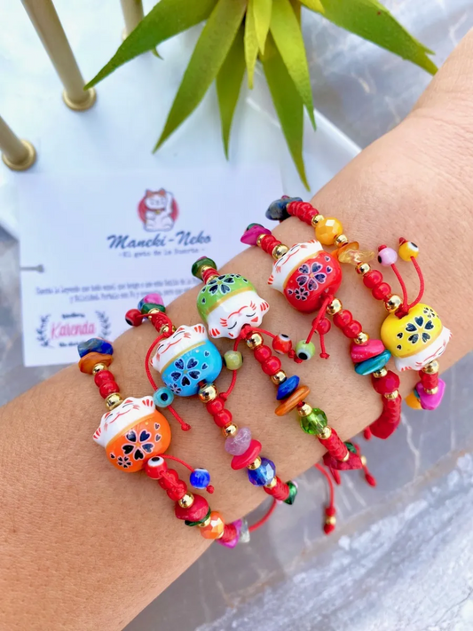 KD090696- Pulsera de Maneki Neko con Chaquiron y Chip de Piedra Natural