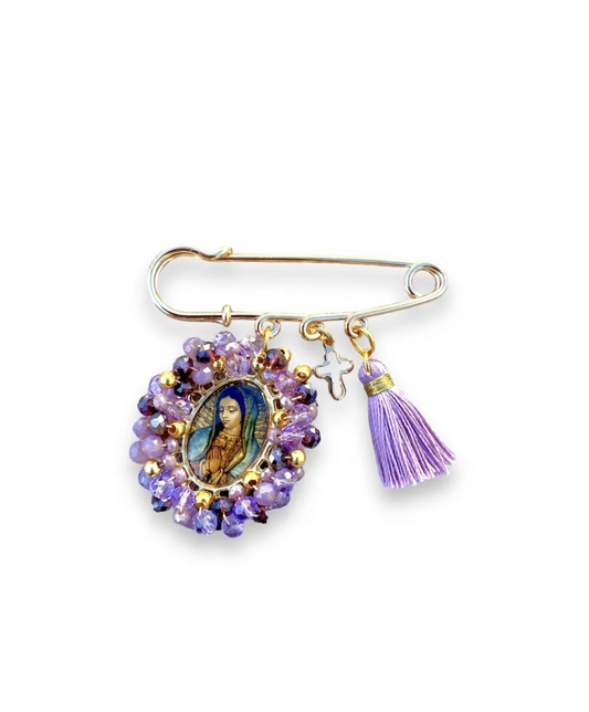 KD210011- Broche con Medalla de la Virgen de Guadalupe con Cristal color Morado