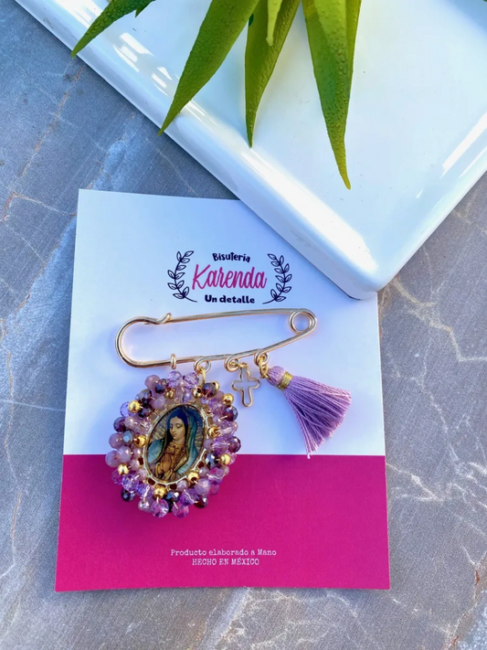 KD210011- Broche con Medalla de la Virgen de Guadalupe con Cristal color Morado