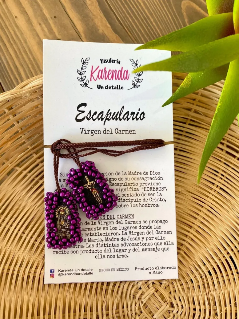 KD090382MOR- Escapulario Mini de Virgen del Carmen con Chaquira Morada