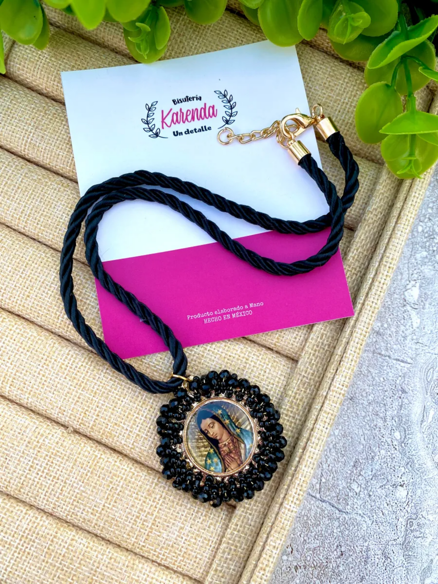 KD050669- Collar de Cuerda con Dije de Virgen de Gpe.