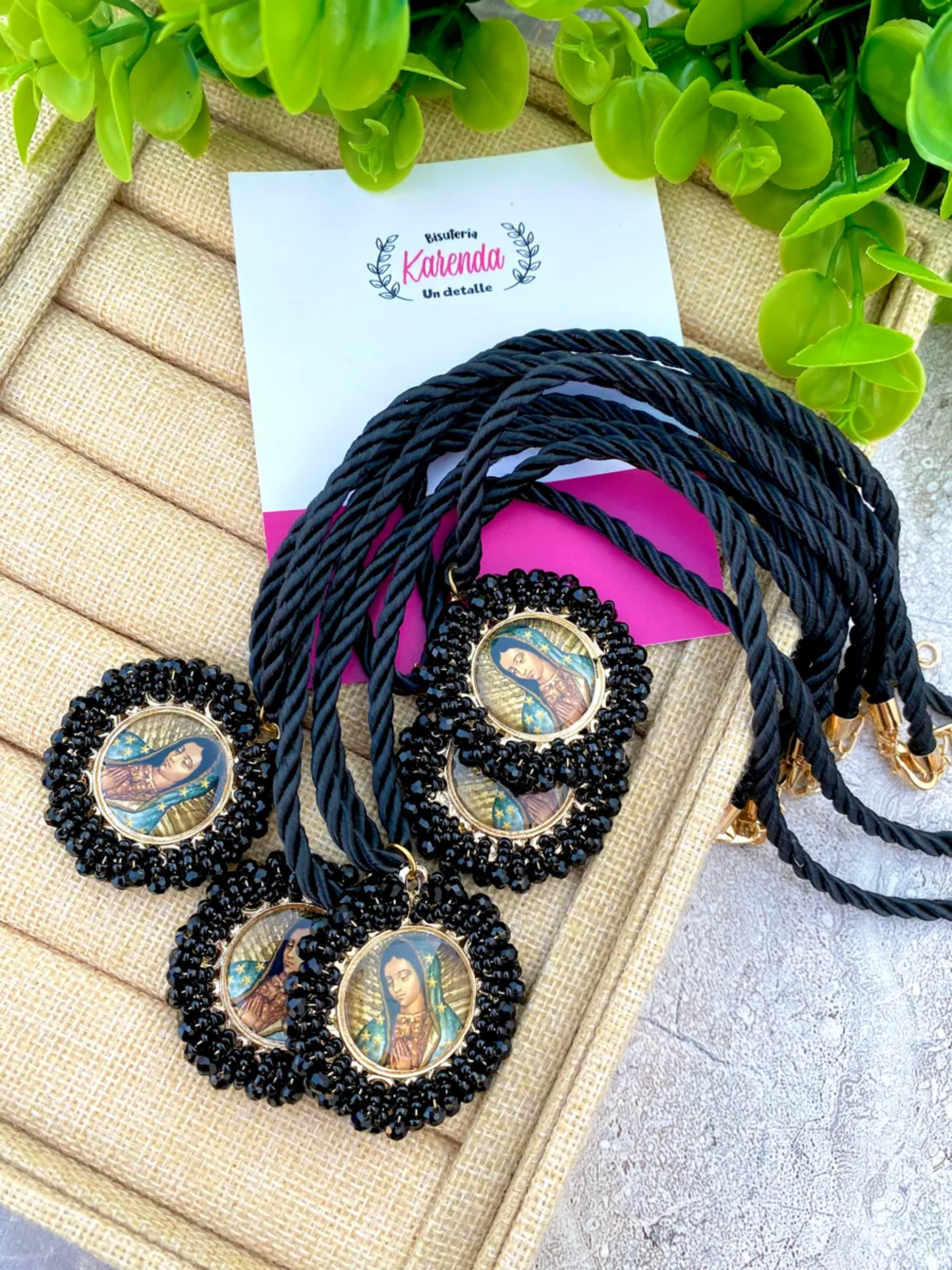 KD050669- Collar de Cuerda con Dije de Virgen de Gpe.