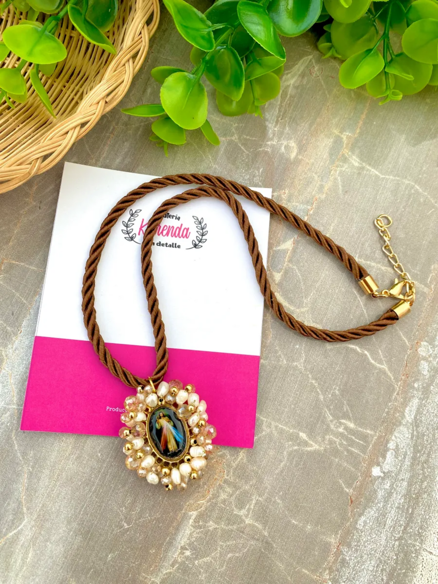 KD050774- Collar con Aretes de Cordón Divina Providencia