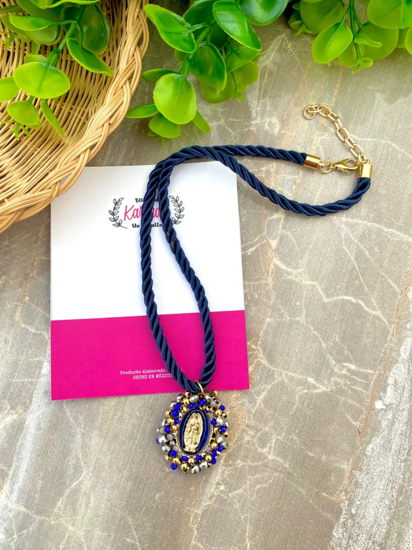 KD050775- Collar de Cuerda con Dije de Virgen de Gpe. en color Azul