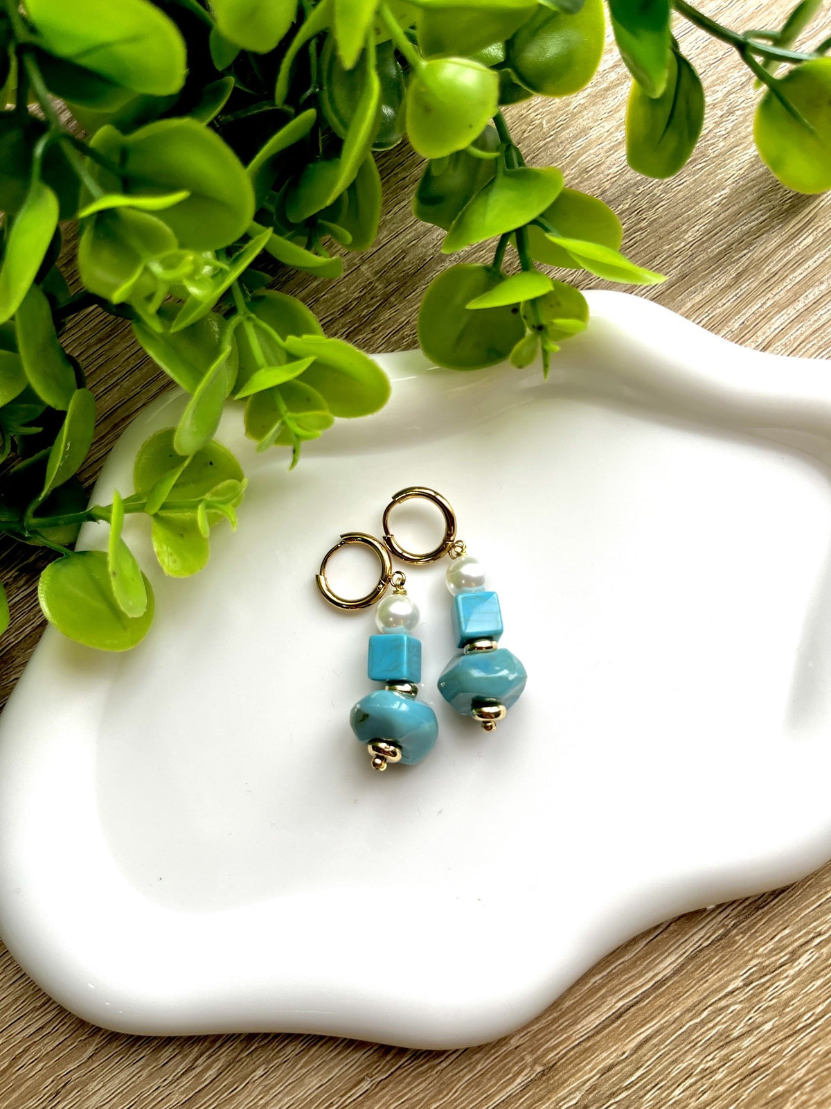 KD010457- Aretes Huggies Medianos de Multi Materiales