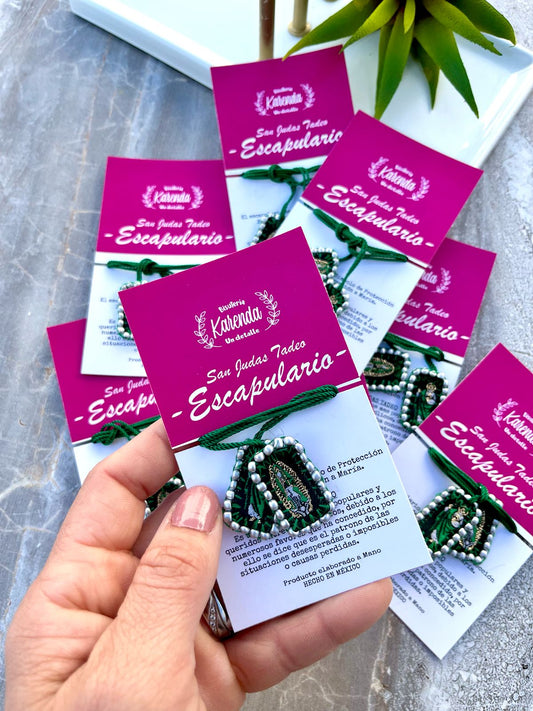 KD230028- Escapulario Mini con Detalles de Chaquira en color Plata