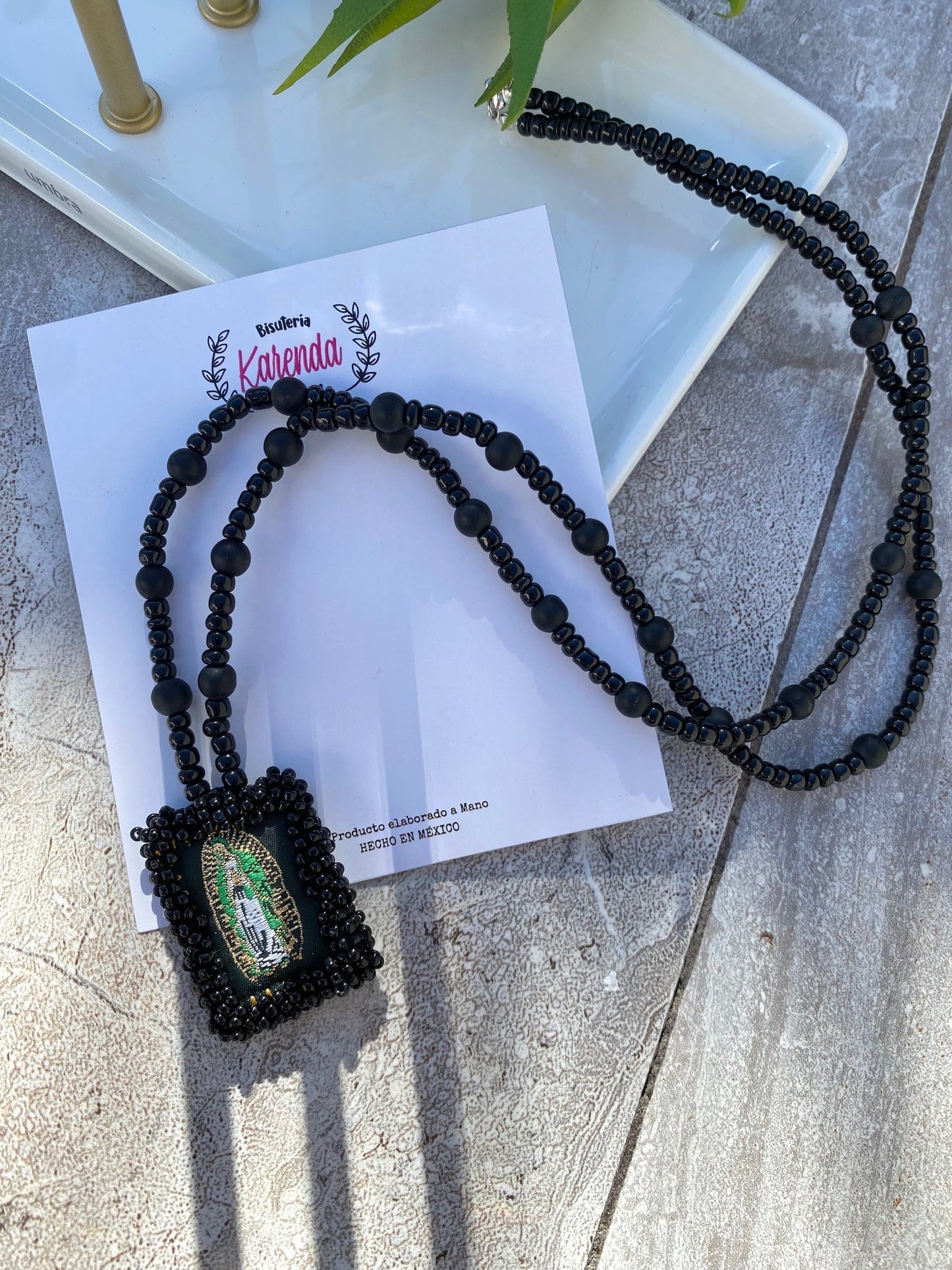 KD230020-Collar de Escapulario Bordado con Chaquira en color Negro