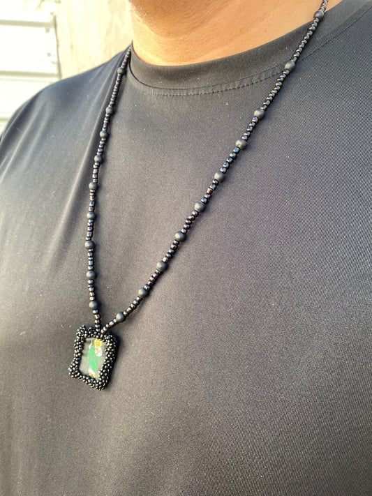 KD230020-Collar de Escapulario Bordado con Chaquira en color Negro