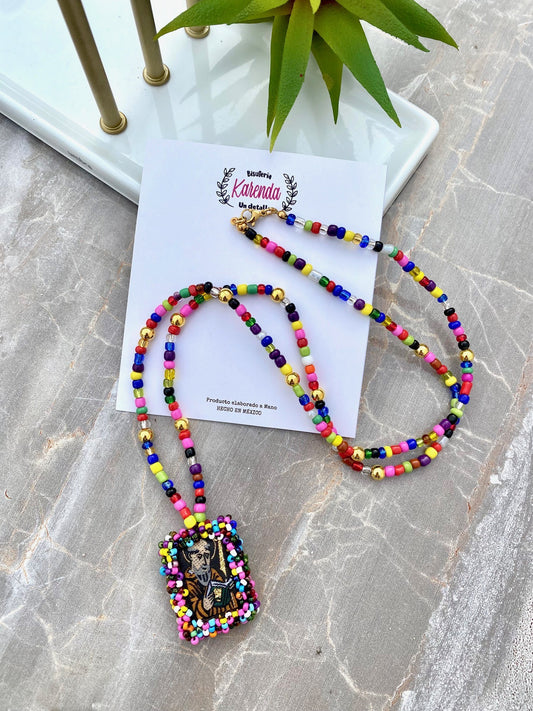 KD050138- Collar de Escapulario Bordado de San Benito con Chaquira