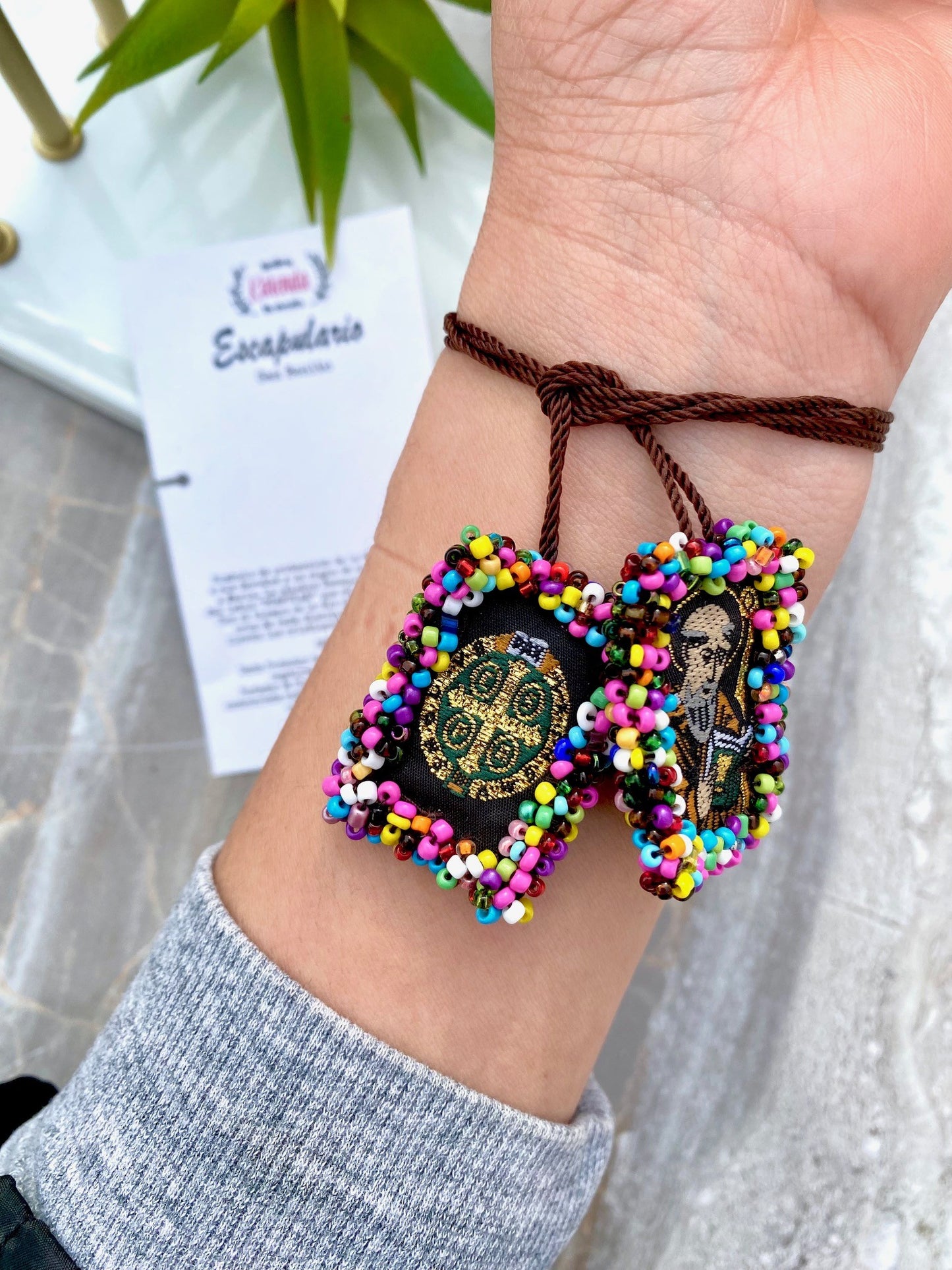 KD090490CO- Escapulario Grande de San Benito Bordado con Chaquira de Colores