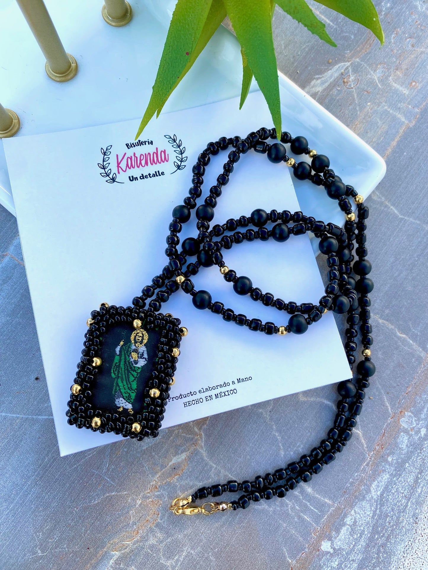 KD230020CH-Collar de Escapulario San Judas Tadeo Negro con detalles de Chapa