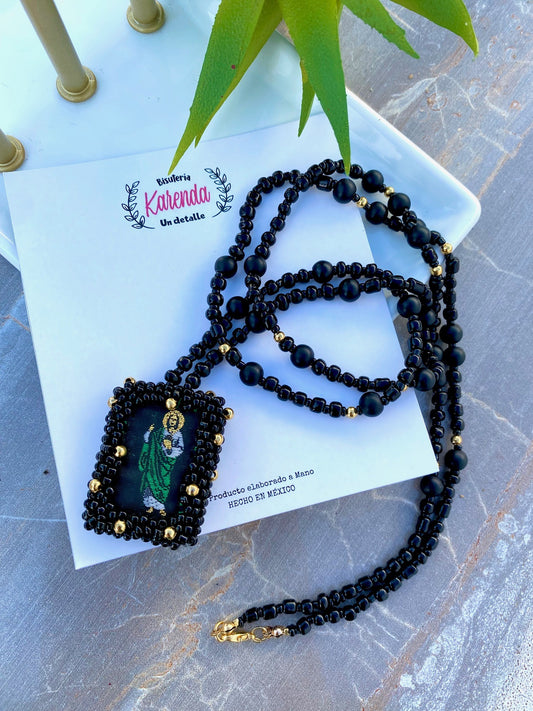 KD230020CH-Collar de Escapulario San Judas Tadeo Negro con detalles de Chapa